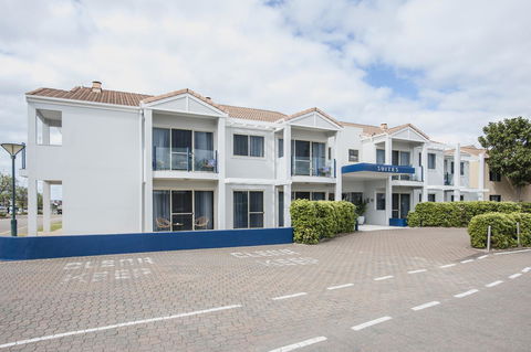 Marina Hotel - Accommodation Sunshine Coast 19