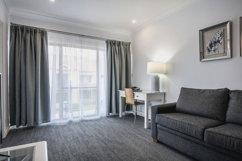 Marina Hotel - Accommodation Sunshine Coast 3