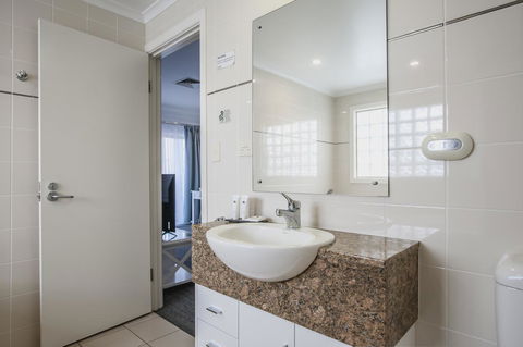 Marina Hotel - Accommodation Sunshine Coast 5