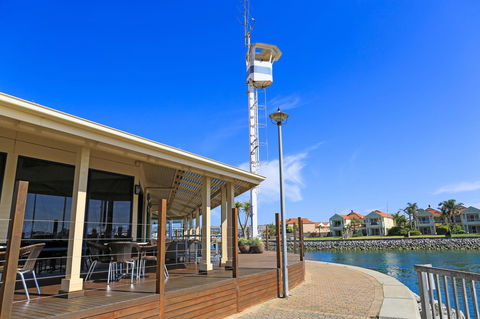 Marina Hotel - Accommodation Sunshine Coast 36