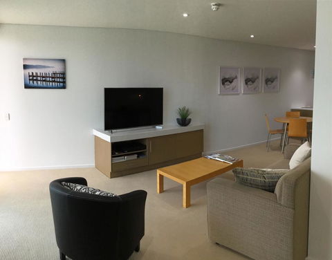 Wallaroo Marina Waterfront Luxe Apartment - Accommodation Sunshine Coast 6
