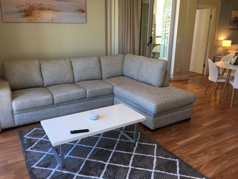 Beachside Luxury Apartments One & Two Bedroom In Beachfront Oaks Pier Building - Accommodation Sunshine Coast 20