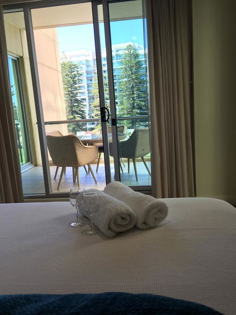 Beachside Luxury Apartments One & Two Bedroom In Beachfront Oaks Pier Building - Accommodation Sunshine Coast 24