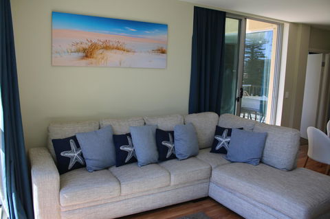 Beachside Luxury Apartments One & Two Bedroom In Beachfront Oaks Pier Building - Accommodation Sunshine Coast 14