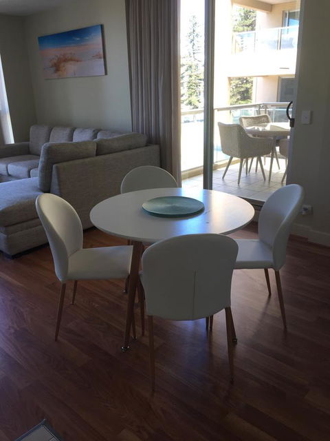 Beachside Luxury Apartments One & Two Bedroom In Beachfront Oaks Pier Building - Accommodation Sunshine Coast 18