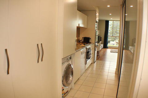 Beachside Luxury Apartments One & Two Bedroom In Beachfront Oaks Pier Building - Accommodation Sunshine Coast 7