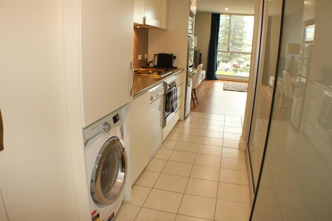 Beachside Luxury Apartments One & Two Bedroom In Beachfront Oaks Pier Building - Accommodation Sunshine Coast 6