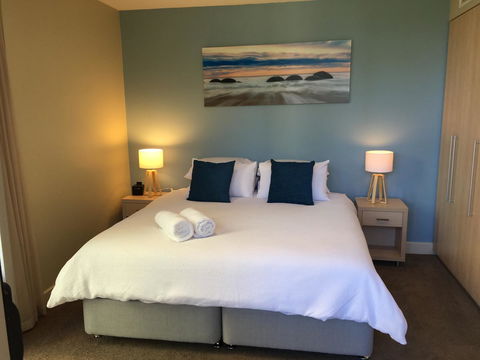 Beachside Luxury Apartments One & Two Bedroom In Beachfront Oaks Pier Building - Accommodation Sunshine Coast 22