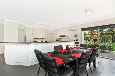 'The Hidden Diamond' - Normanville - Accommodation Sunshine Coast 12