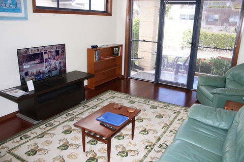 Serenity On Narrabeen Beach - 1Bdr Beachside Retreat - Accommodation Sunshine Coast 7