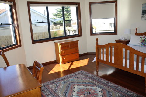 Serenity On Narrabeen Beach - 1Bdr Beachside Retreat - Accommodation Sunshine Coast 3