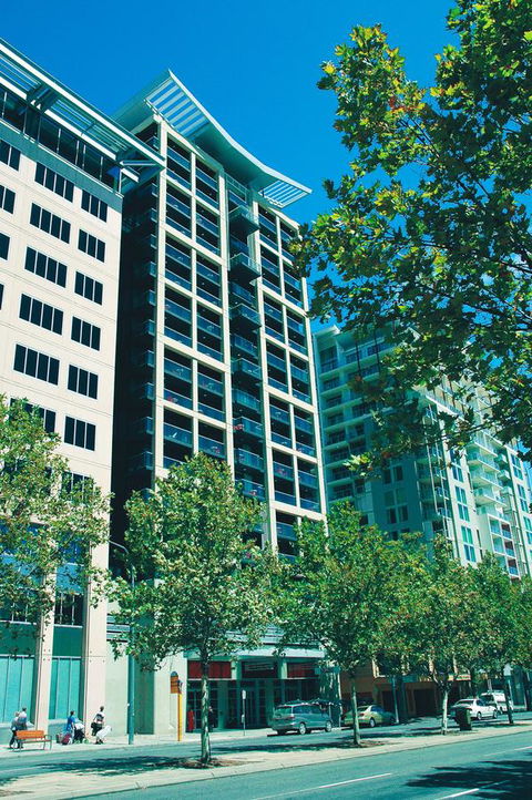 Oaks Adelaide Horizons Suites - Accommodation Sunshine Coast 0