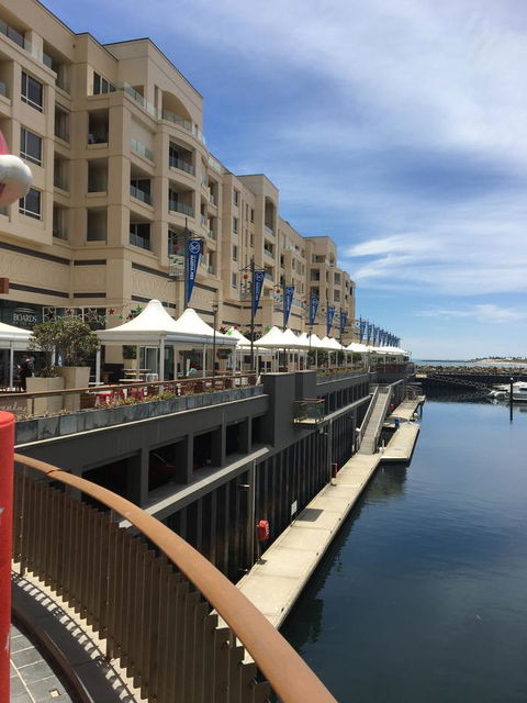 Glenelg Beach Studio - Accommodation Sunshine Coast 3