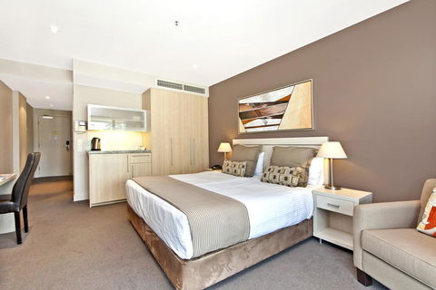 Glenelg Beach Studio - Accommodation Sunshine Coast 12