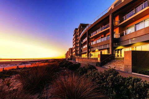 Glenelg Beach Studio - Accommodation Sunshine Coast 0