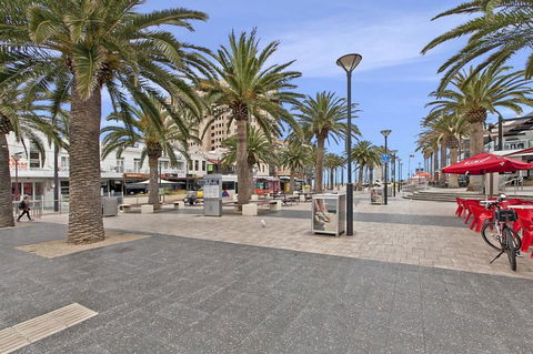 Glenelg Beach Studio - Accommodation Sunshine Coast 8