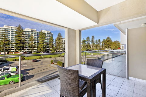 Glenelg Beach Studio - Accommodation Sunshine Coast 5