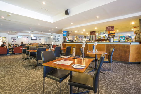 Nightcap At Rose & Crown Hotel - Accommodation Sunshine Coast 9