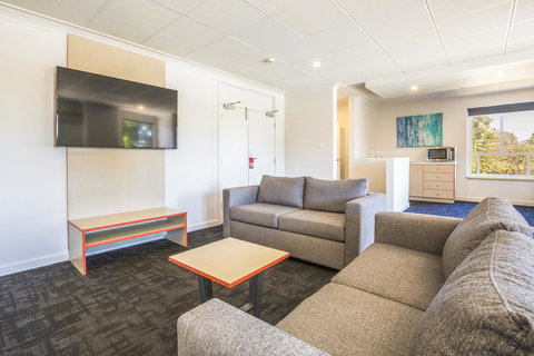 Nightcap At Rose & Crown Hotel - Accommodation Sunshine Coast 2