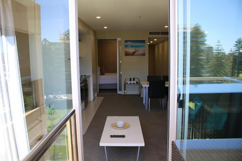 Beachside Luxury Getaway In Glenelg - Accommodation Sunshine Coast 3
