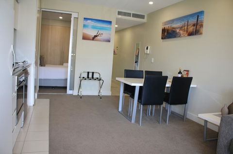 Beachside Luxury Getaway In Glenelg - Accommodation Sunshine Coast 4