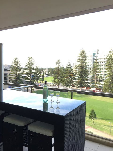 Beachside Luxury Getaway In Glenelg - Accommodation Sunshine Coast 0