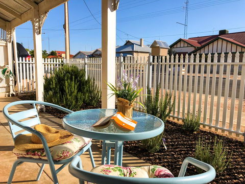 Inglenook Cottage - Accommodation Sunshine Coast 1