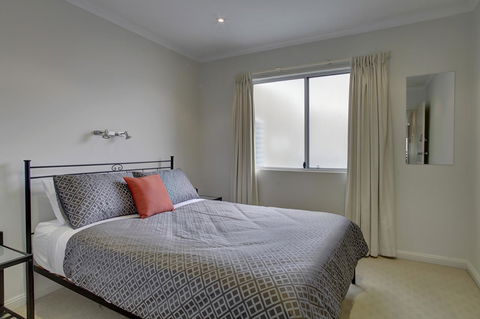 Tasman Beachside Apartment - Accommodation Sunshine Coast 8