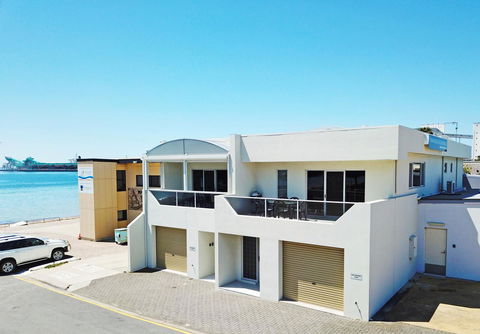 Tasman Beachside Apartment - Accommodation Sunshine Coast 2