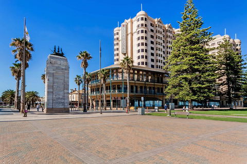 Heart Of Glenelg BnB - Accommodation Sunshine Coast 25