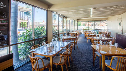 Bay Motel Hotel - Accommodation Sunshine Coast 10