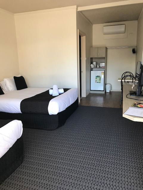 Bay Motel Hotel - Accommodation Sunshine Coast 3