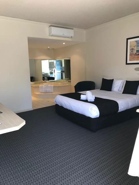 Bay Motel Hotel - Accommodation Sunshine Coast 2