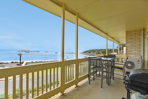The Dolphins Beachfront Apartments - Accommodation Sunshine Coast 10
