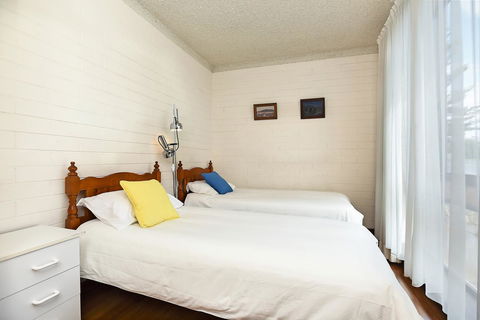 The Dolphins Beachfront Apartments - Accommodation Sunshine Coast 8