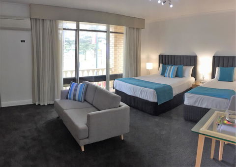 Ensenada Motor Inn And Suites - Accommodation Sunshine Coast 2