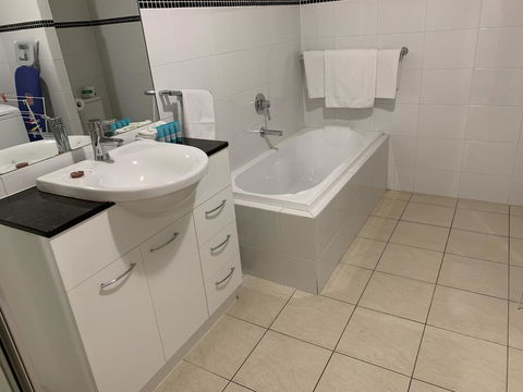 Ensenada Motor Inn And Suites - Accommodation Sunshine Coast 27