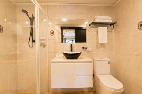 The Manor Basket Range - Accommodation Sunshine Coast 6