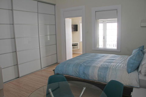 Smugglers Inn Studio Apartments - Accommodation Sunshine Coast 6