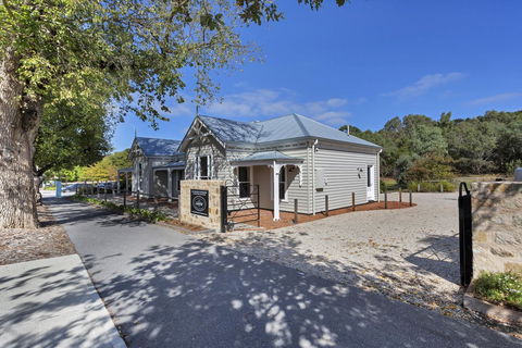 Grandview Accommodation - The Elm Tree Apartments - Accommodation Sunshine Coast 31