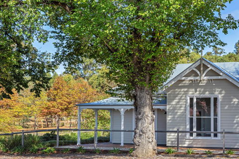 Grandview Accommodation - The Elm Tree Apartments - Accommodation Sunshine Coast 1