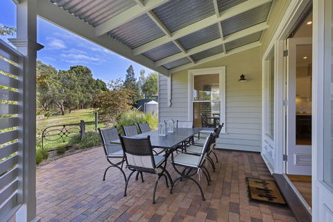 Grandview Accommodation - The Elm Tree Apartments - Accommodation Sunshine Coast 5