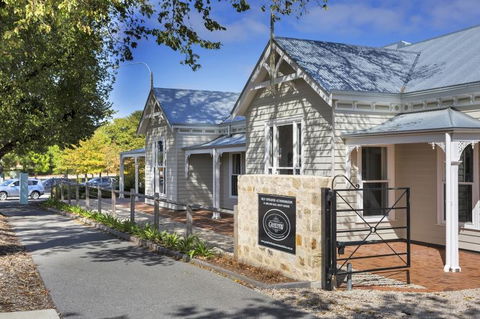 Grandview Accommodation - The Elm Tree Apartments - Accommodation Sunshine Coast 0