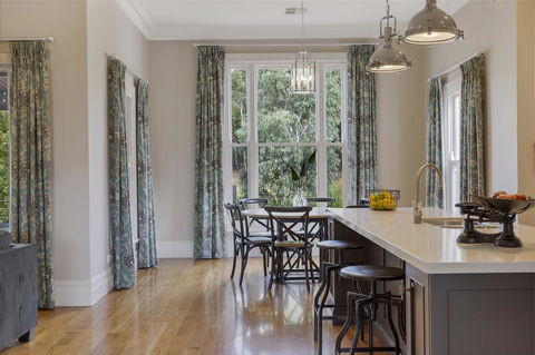 Grandview Accommodation - The Elm Tree Apartments - Accommodation Sunshine Coast 3