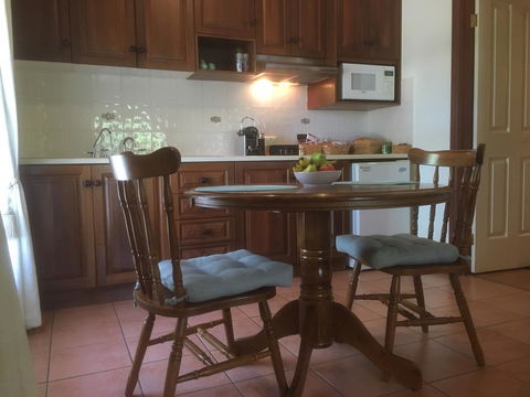 Wine And Roses Bed And Breakfast - Accommodation Sunshine Coast 2