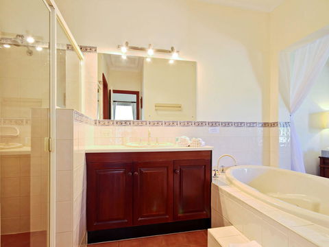Wine And Roses Bed And Breakfast - Accommodation Sunshine Coast 18