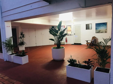 OCEAN BREEZE MOTEL - Accommodation Sunshine Coast 4