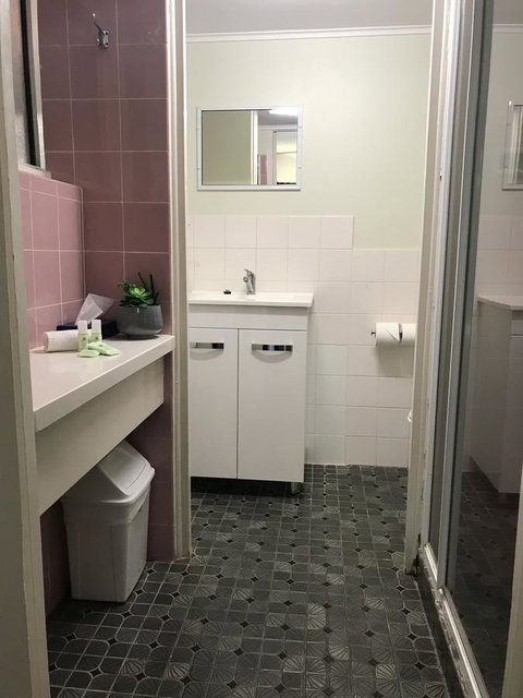 OCEAN BREEZE MOTEL - Accommodation Sunshine Coast 14