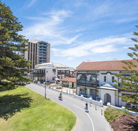 Seawall Apartments - Accommodation Sunshine Coast