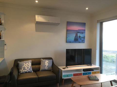 Penneshaw Oceanview Apartments - Accommodation Sunshine Coast 7